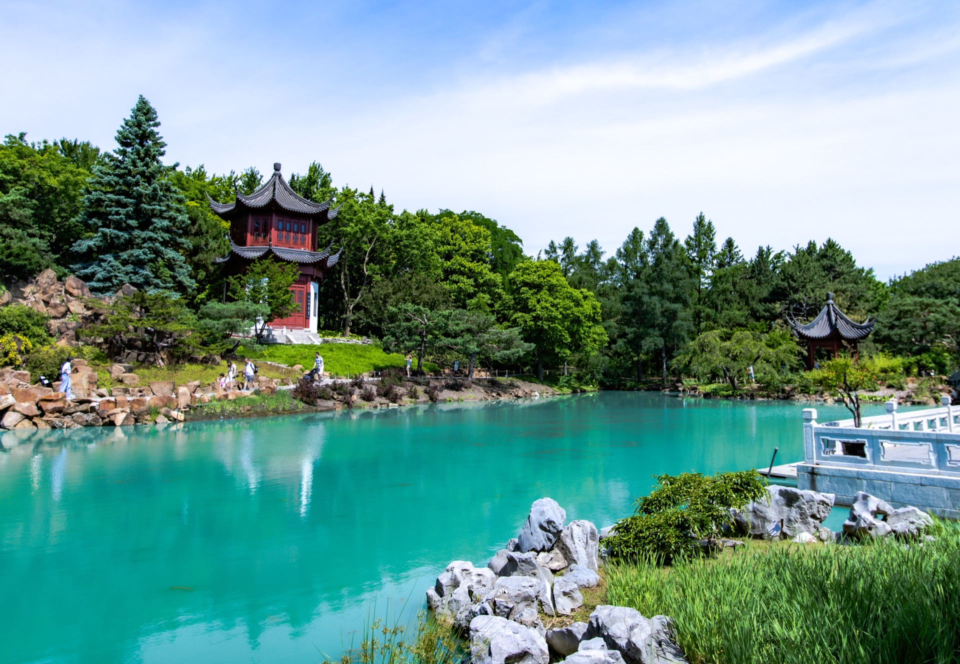 Le Jardin de Chine du Jardin botanique : lac turquoise, pagode et rochers